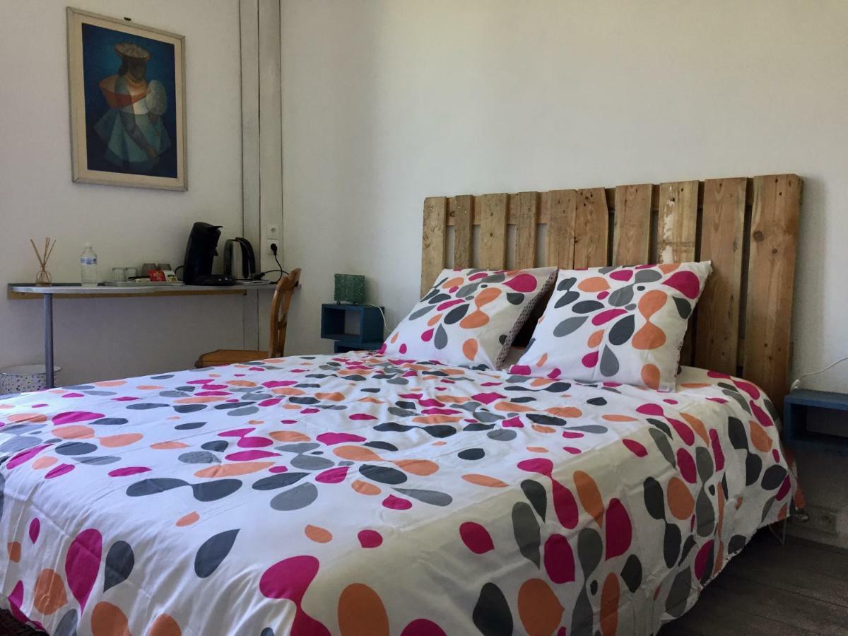 Aux Berges Du Coubisou Bed & Breakfast ภายนอก รูปภาพ
