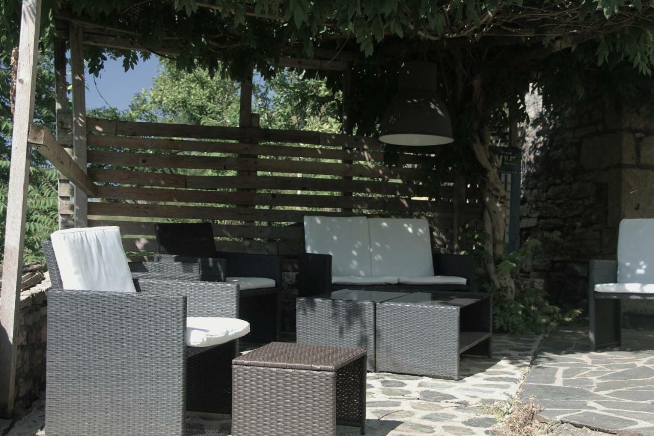 Aux Berges Du Coubisou Bed & Breakfast ภายนอก รูปภาพ